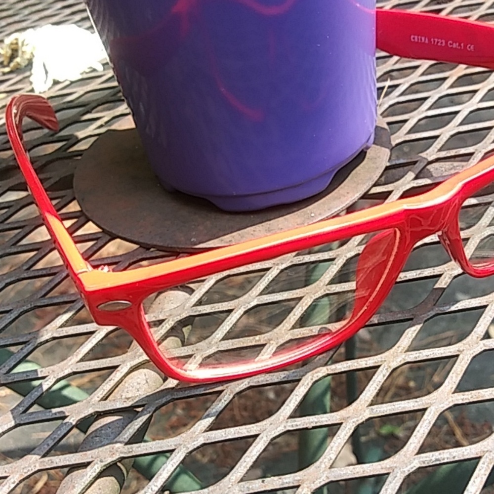 Ruby red specs - Picture 2 of 4